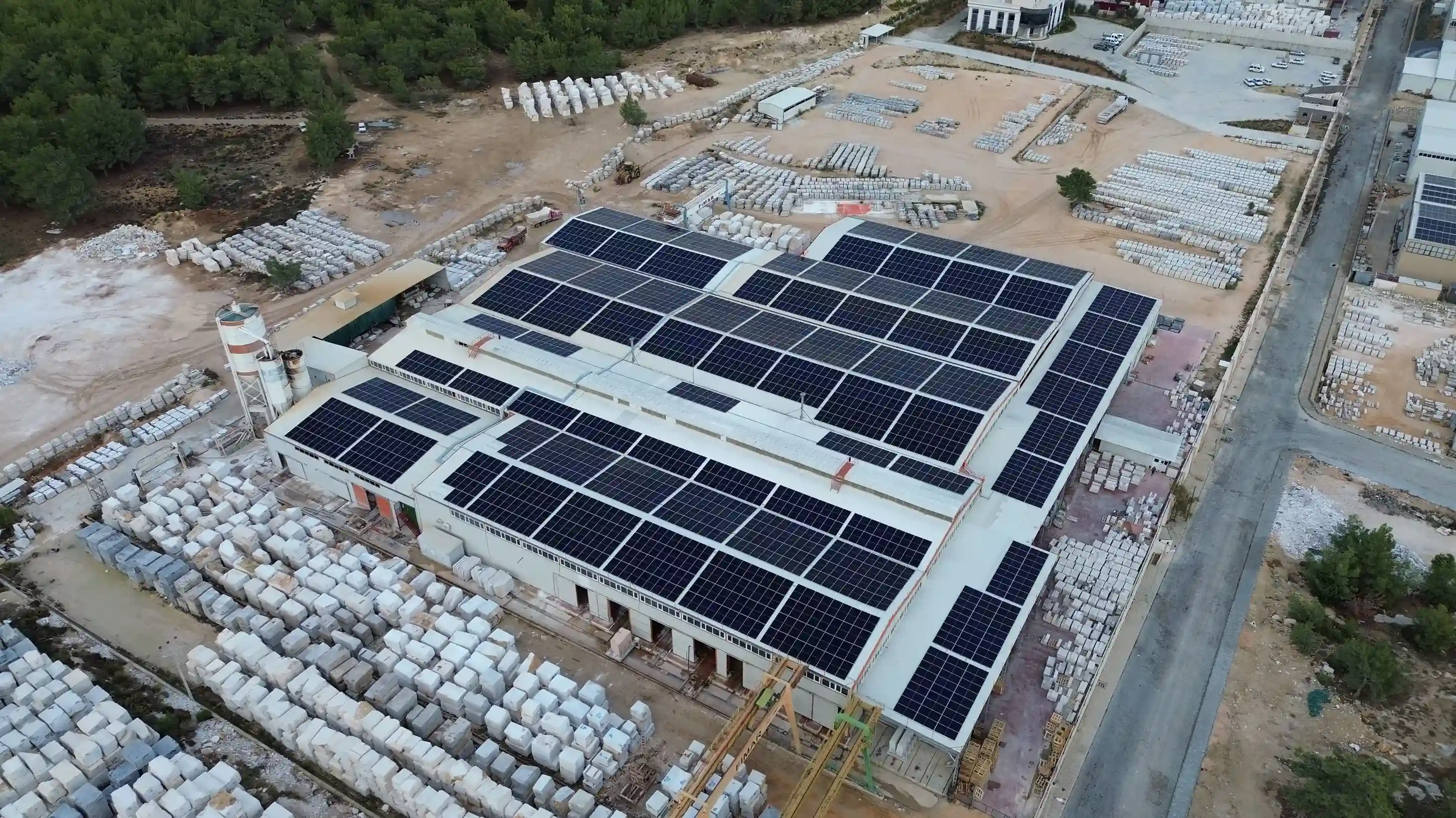 Silifke mermer fabrikasında üretim hattı